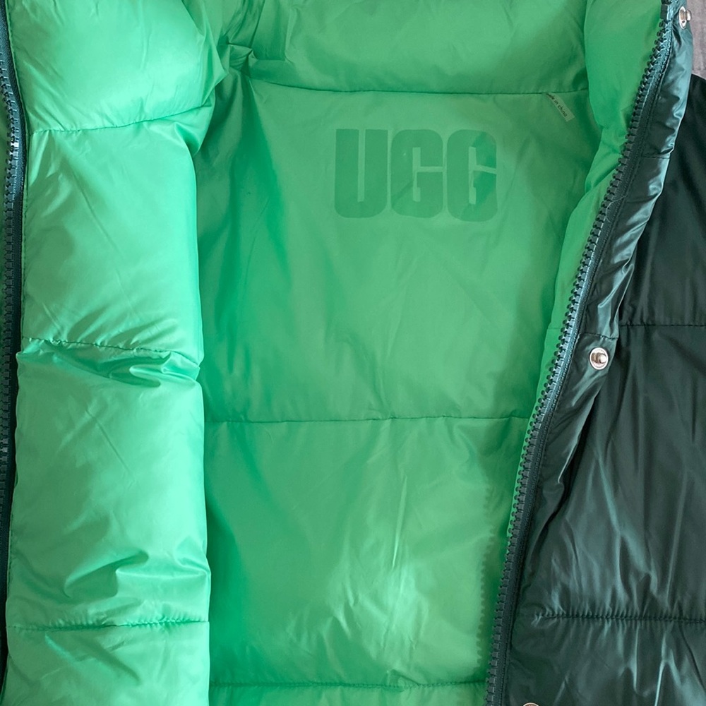 HGG puffer vest, Reversible, resisting rain and snow,lab-tested to repel water .
